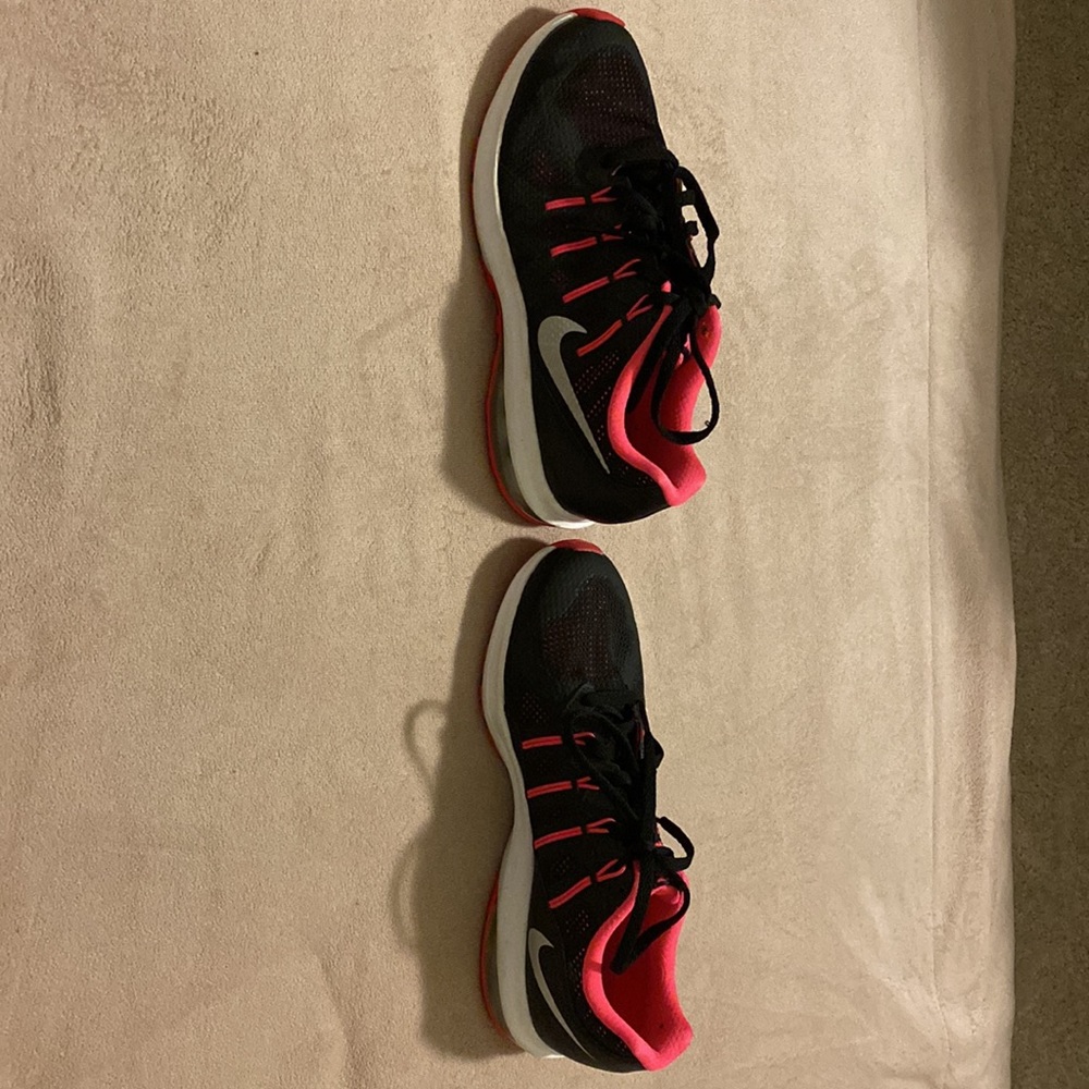 Nike sneakers size 6.5y AKA 8 in woman’s